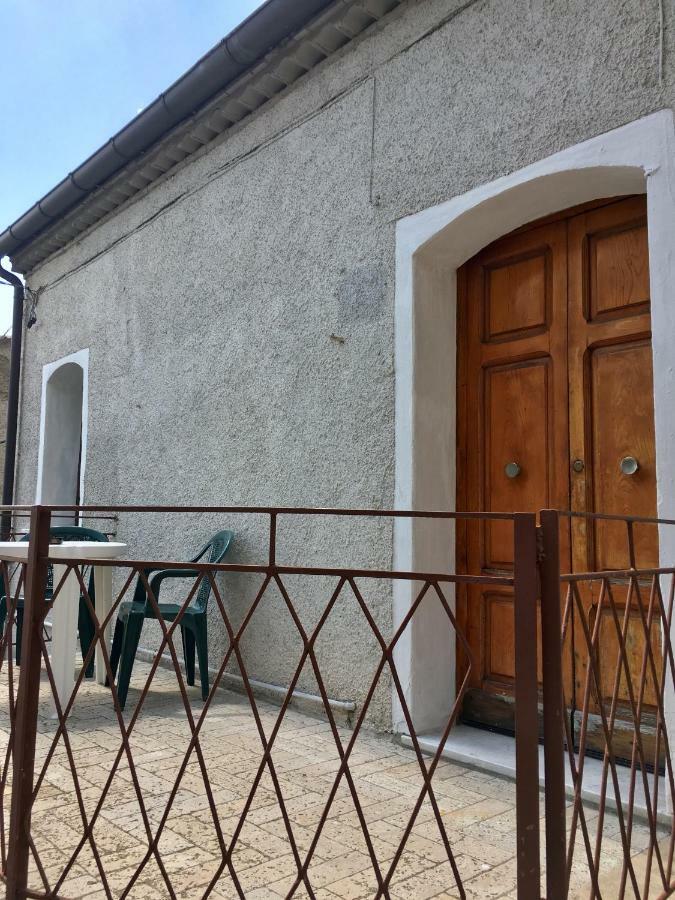 La Via Di Fuga Apartment Pietrapertosa Exterior foto